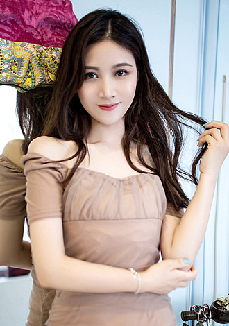 Gorgeous member profiles: blonde Asian member Jie from Beijing
