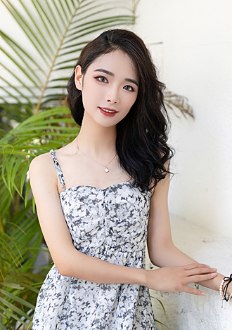 Date the member of your dreams: pretty Asian member Yuan from Guangzhou