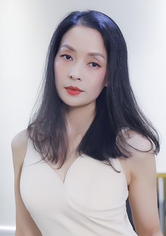 Gorgeous member profiles: Longfen from Chengdu, member from China