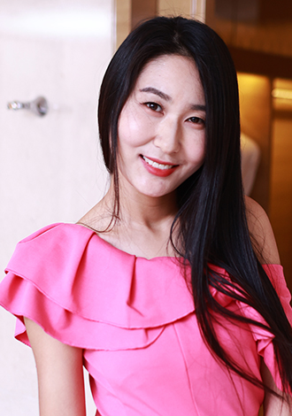 Gorgeous member profiles: beautiful Asian member Yifei from Xuchang